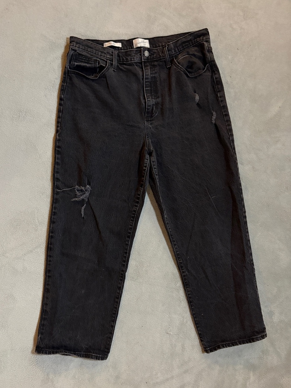 Universal Thread Vintage Style Straight Cut Black Distressed Jeans